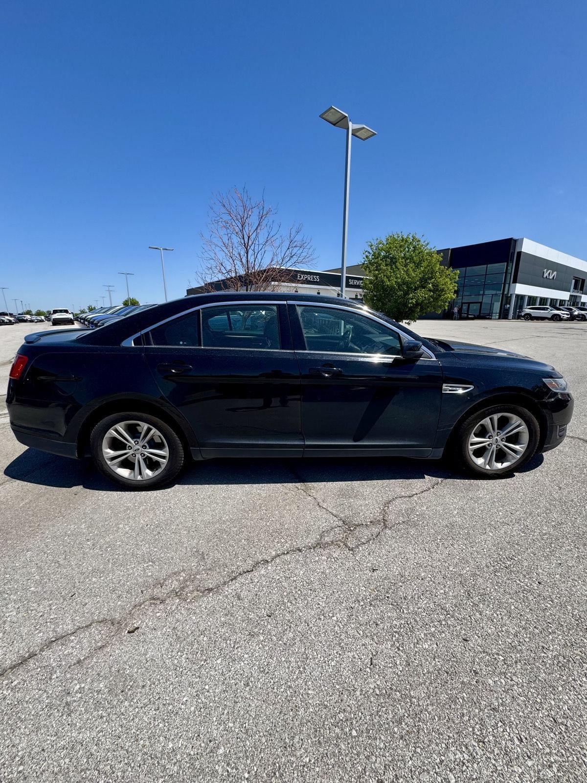 2018 Ford Taurus SEL