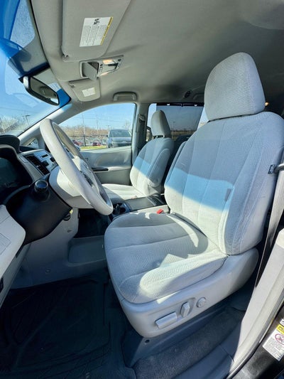 2014 Toyota Sienna LE AAS