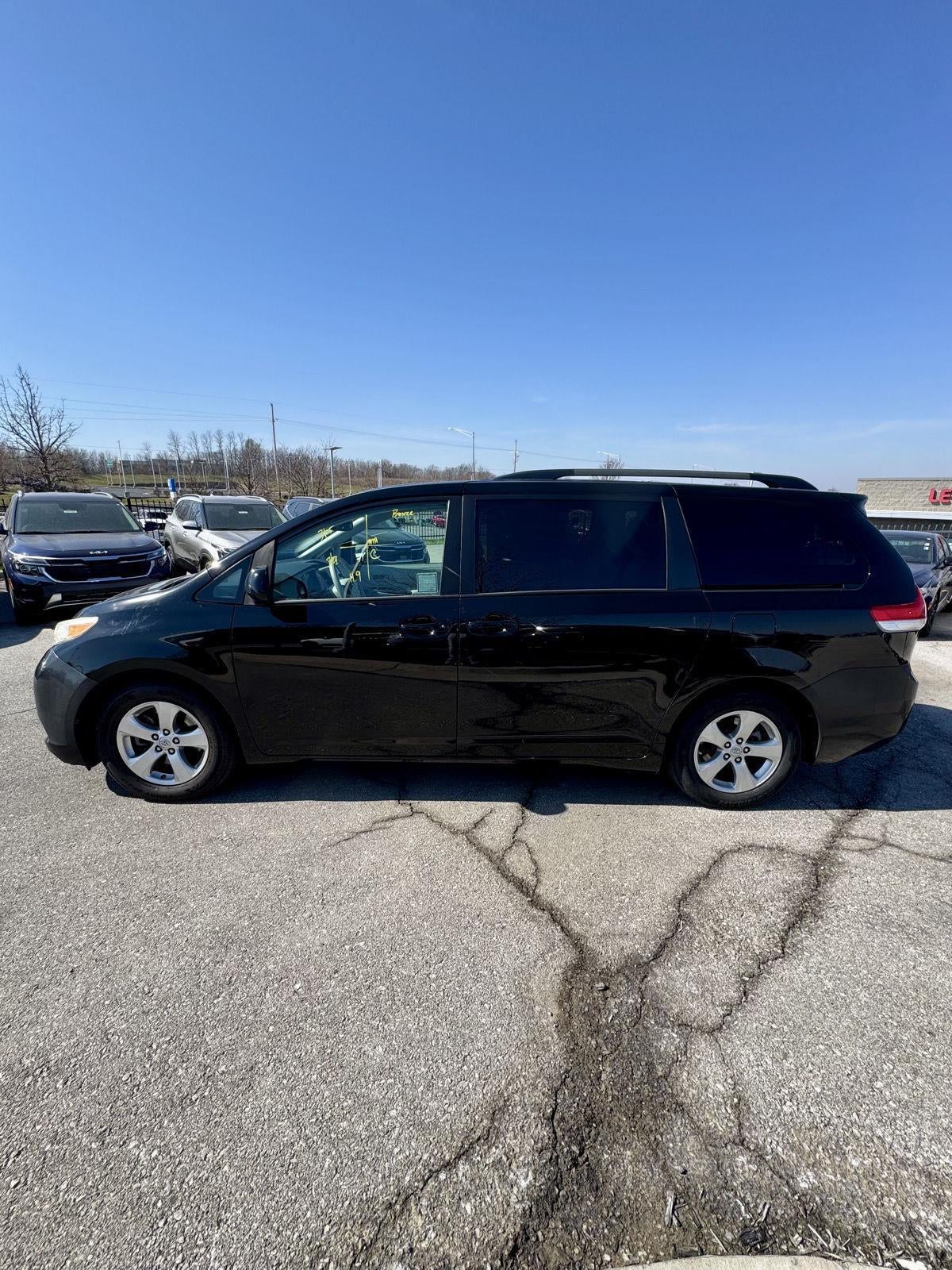 2014 Toyota Sienna LE AAS