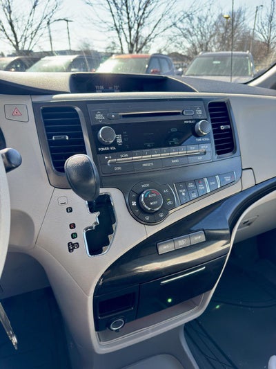 2014 Toyota Sienna LE AAS