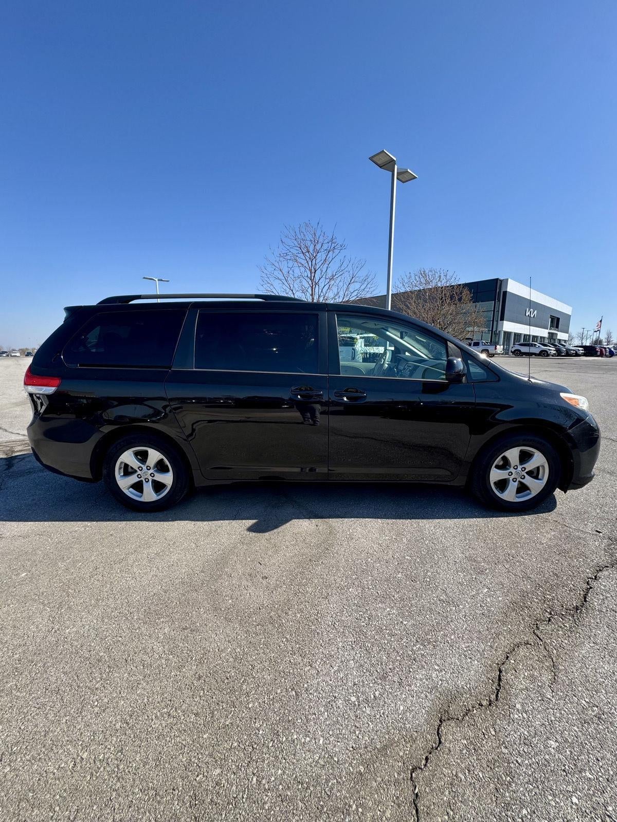 2014 Toyota Sienna LE AAS