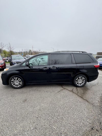 2020 Toyota Sienna XLE