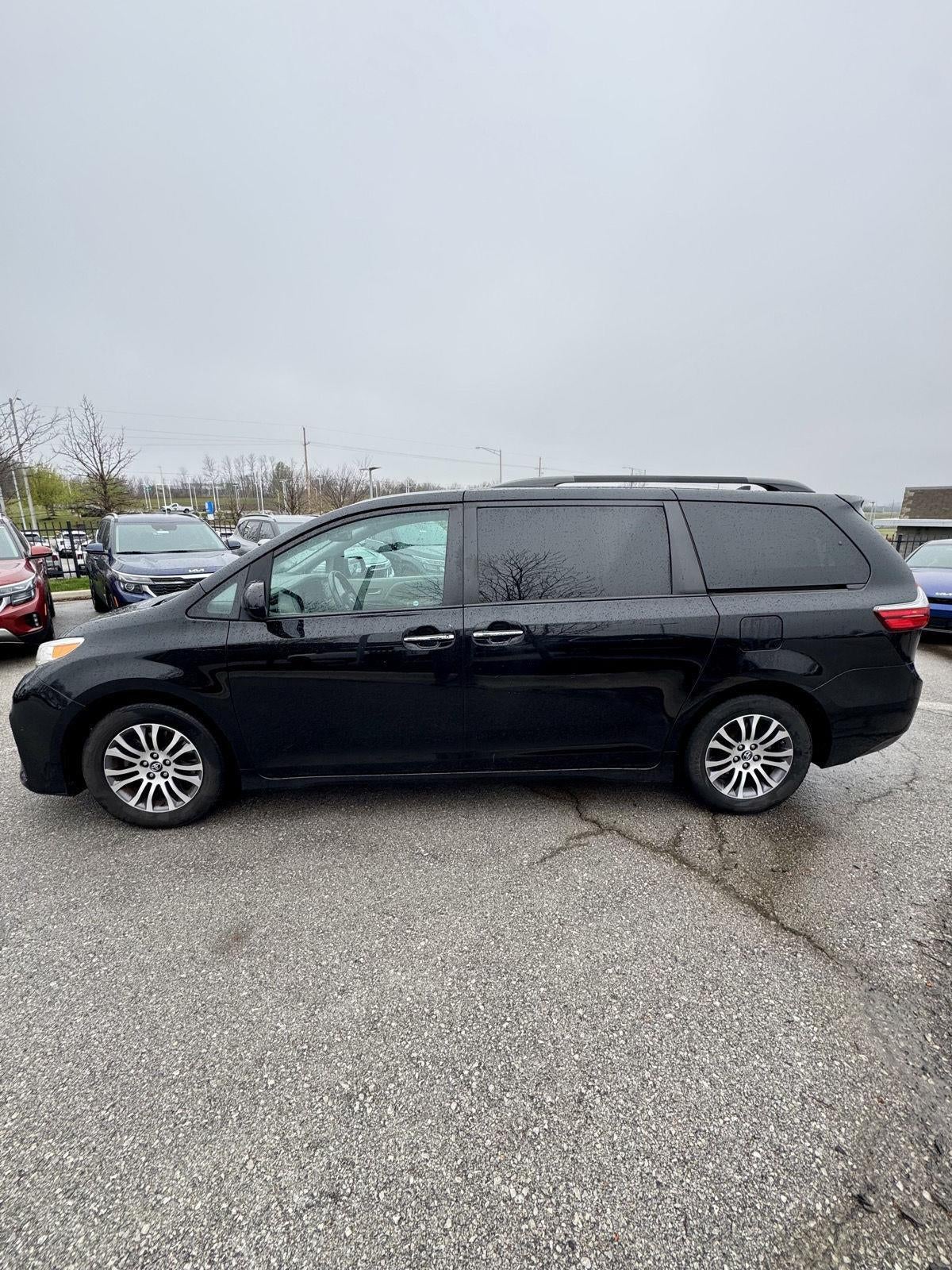 2020 Toyota Sienna XLE