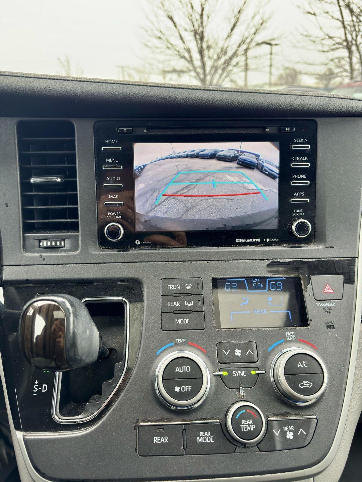 2020 Toyota Sienna XLE