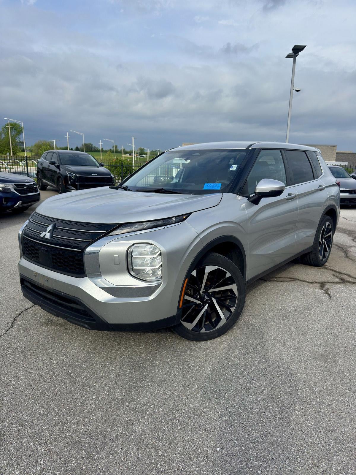 2022 Mitsubishi OUTLANDER ES