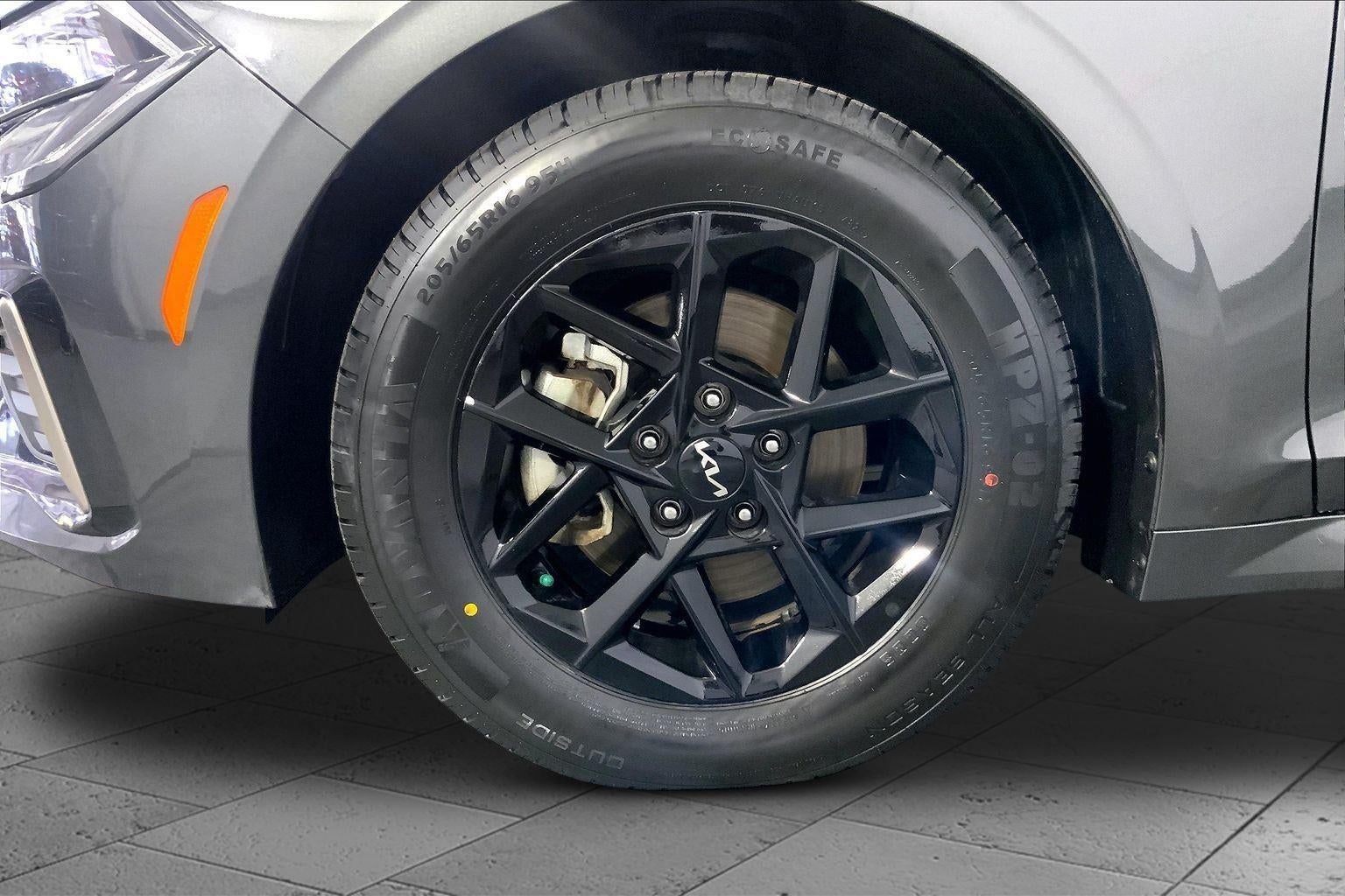 2025 Kia K5 LXS