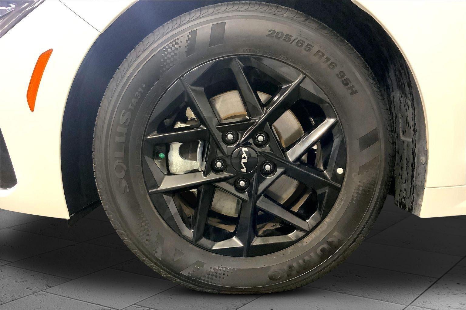 2025 Kia K5 LXS