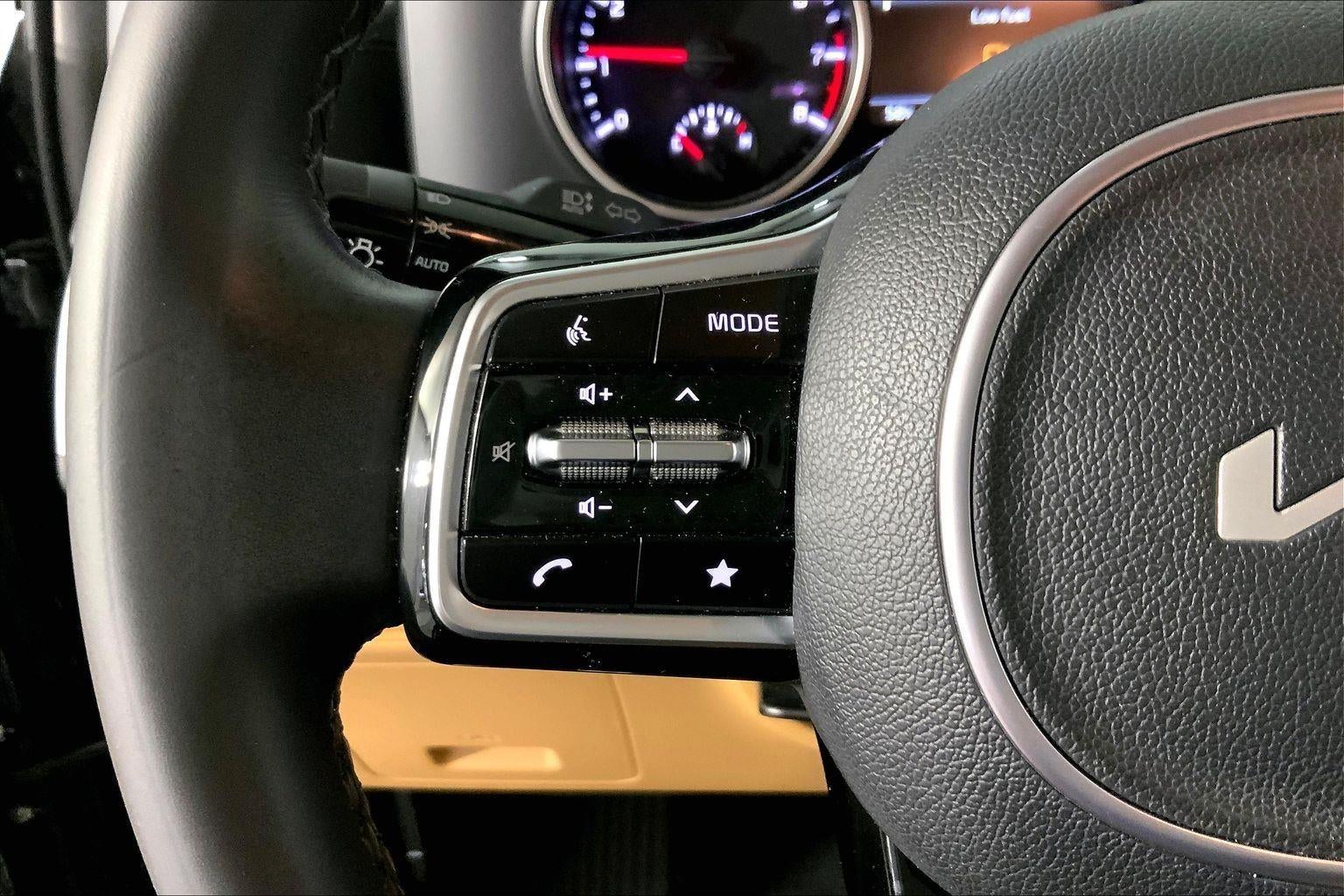 2023 Kia Carnival LX