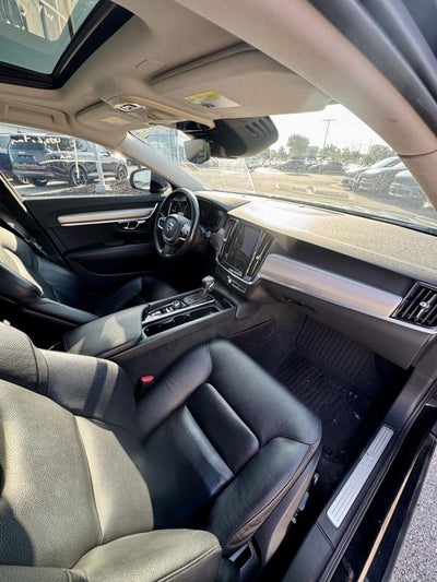 2017 Volvo S90 Momentum