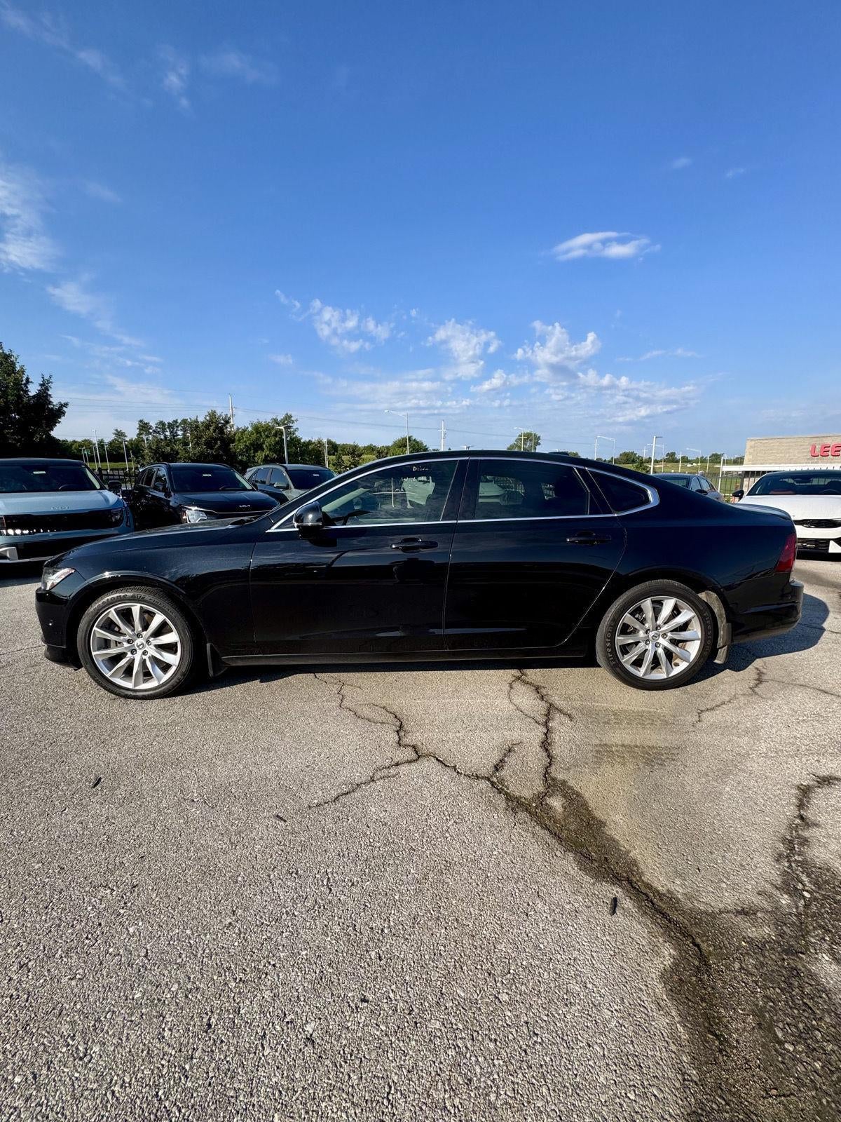 2017 Volvo S90 Momentum