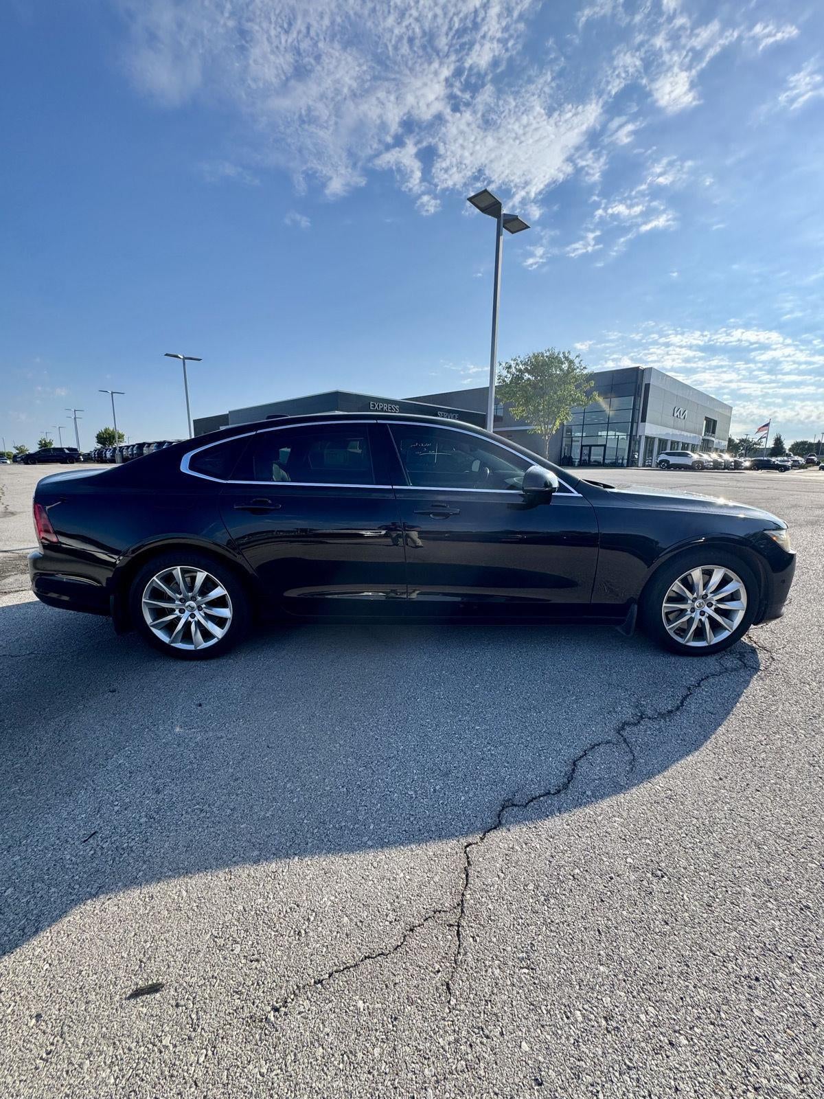 2017 Volvo S90 Momentum