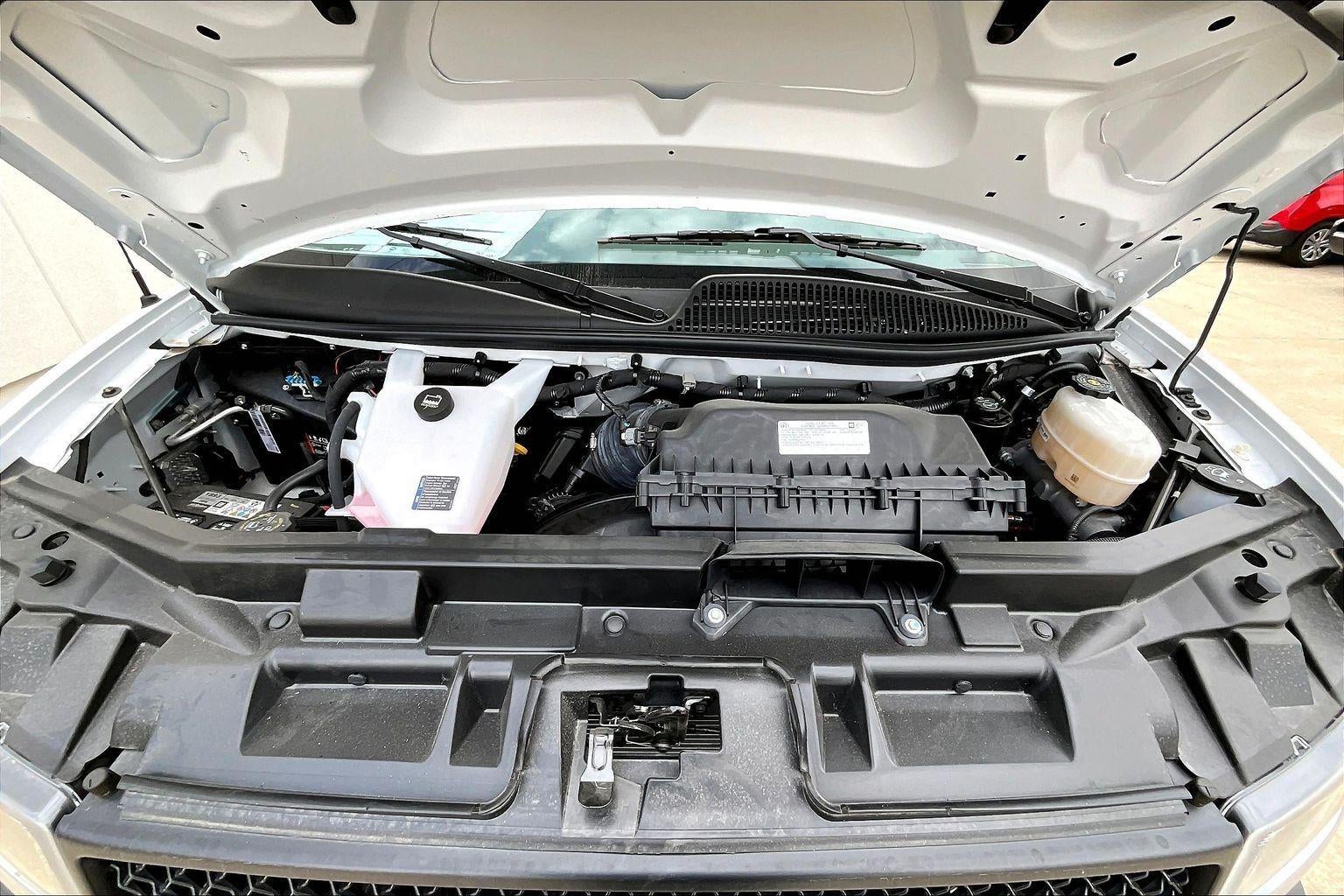 2025 Chevrolet Express Cutaway 3500 1WT