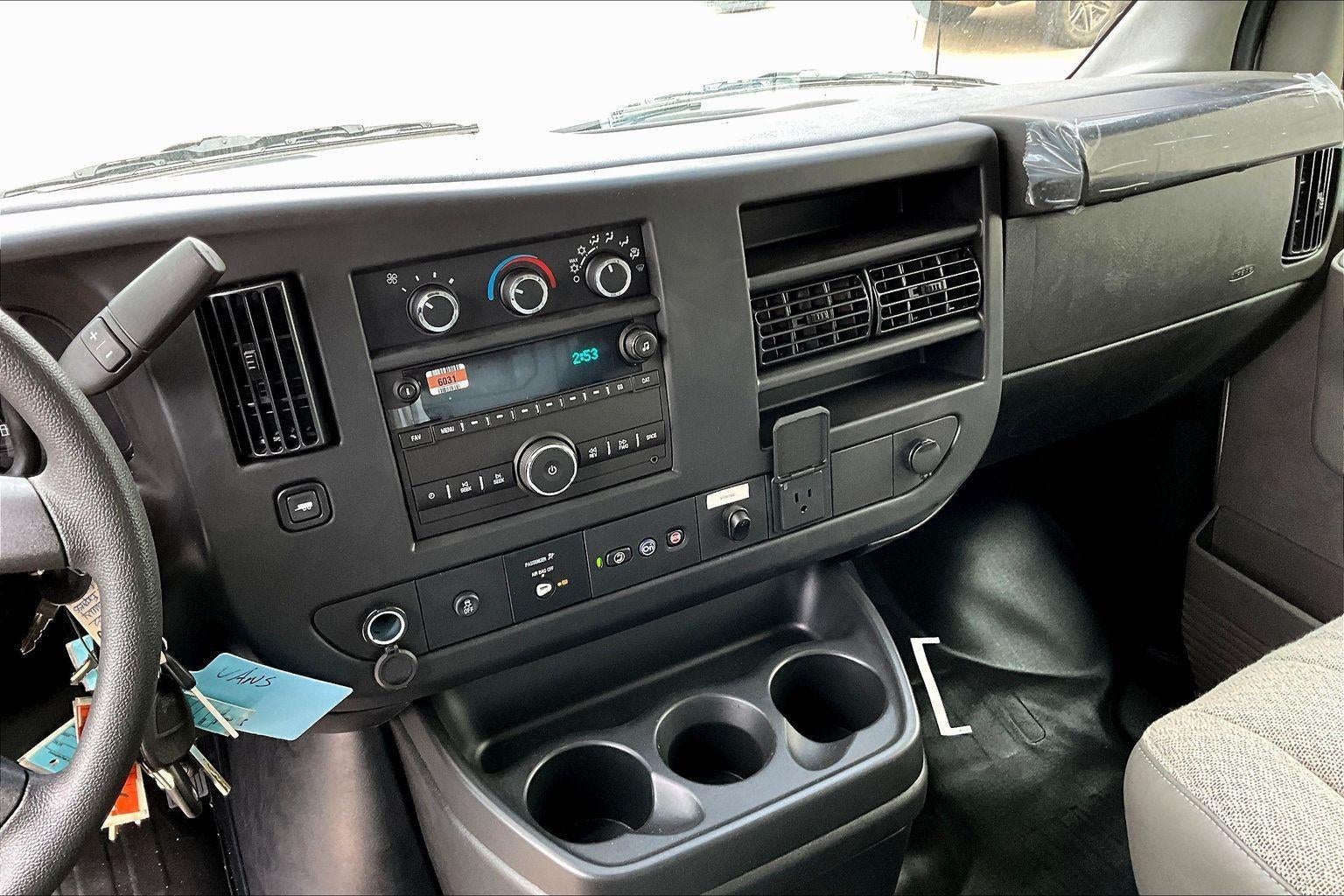 2025 Chevrolet Express Cutaway 3500 1WT