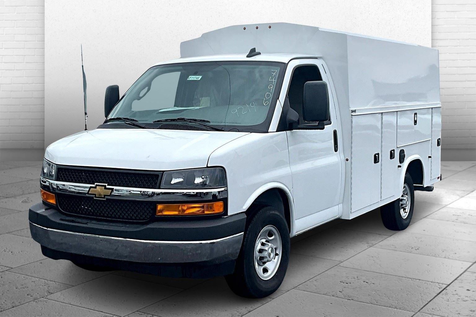 2025 Chevrolet Express Cutaway 3500 1WT