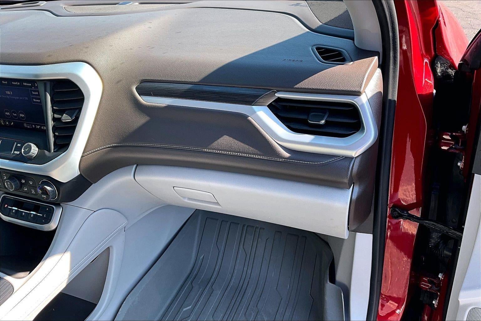 2022 GMC Acadia SLT
