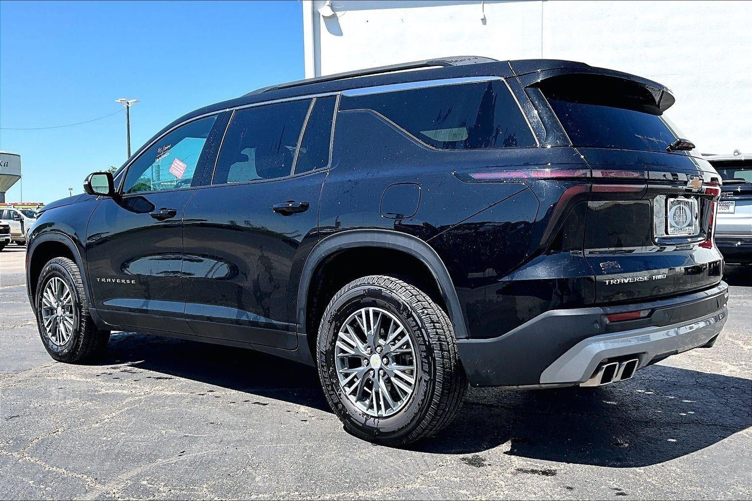 2024 Chevrolet Traverse LT