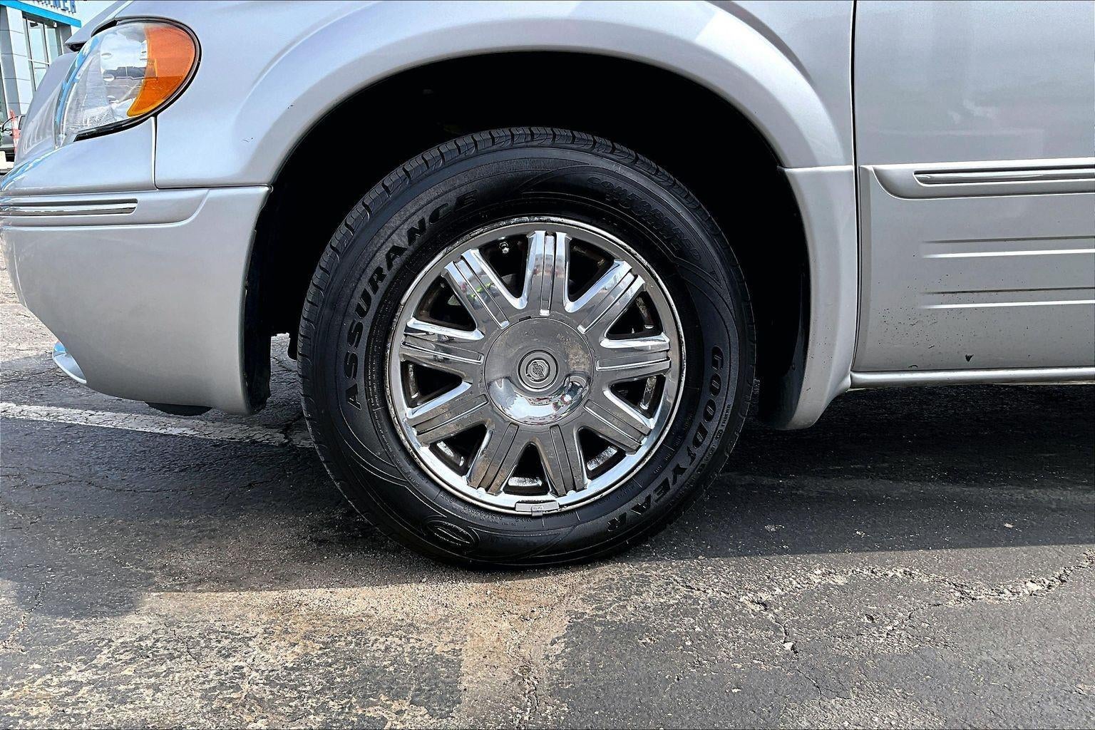 2005 Chrysler Town & Country Limited