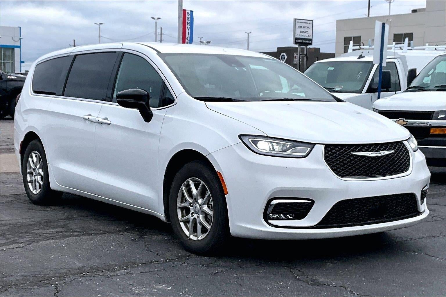 2026 Chrysler Pacifica Select