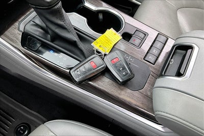 2021 Toyota Highlander Hybrid Platinum