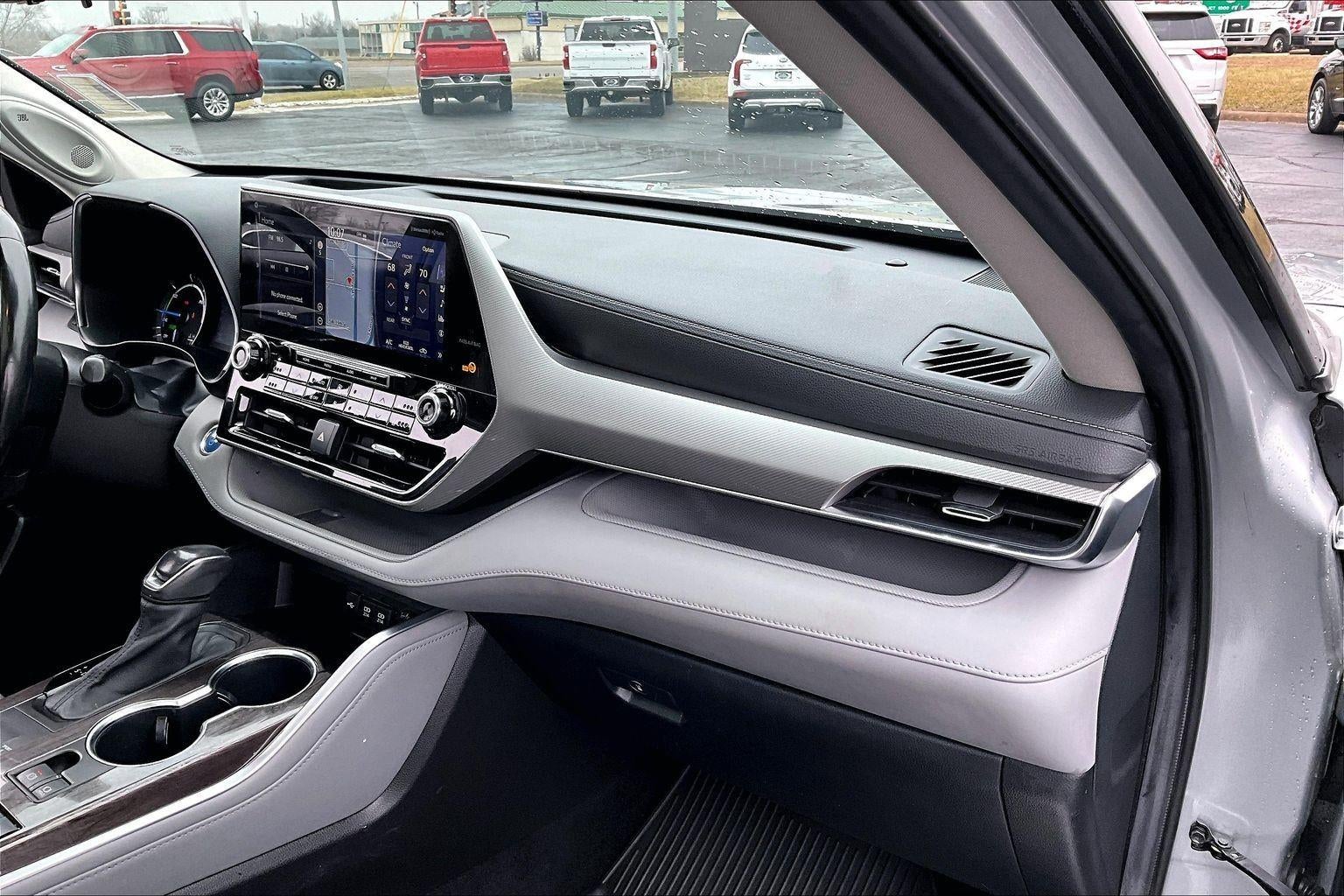 2021 Toyota Highlander Hybrid Platinum