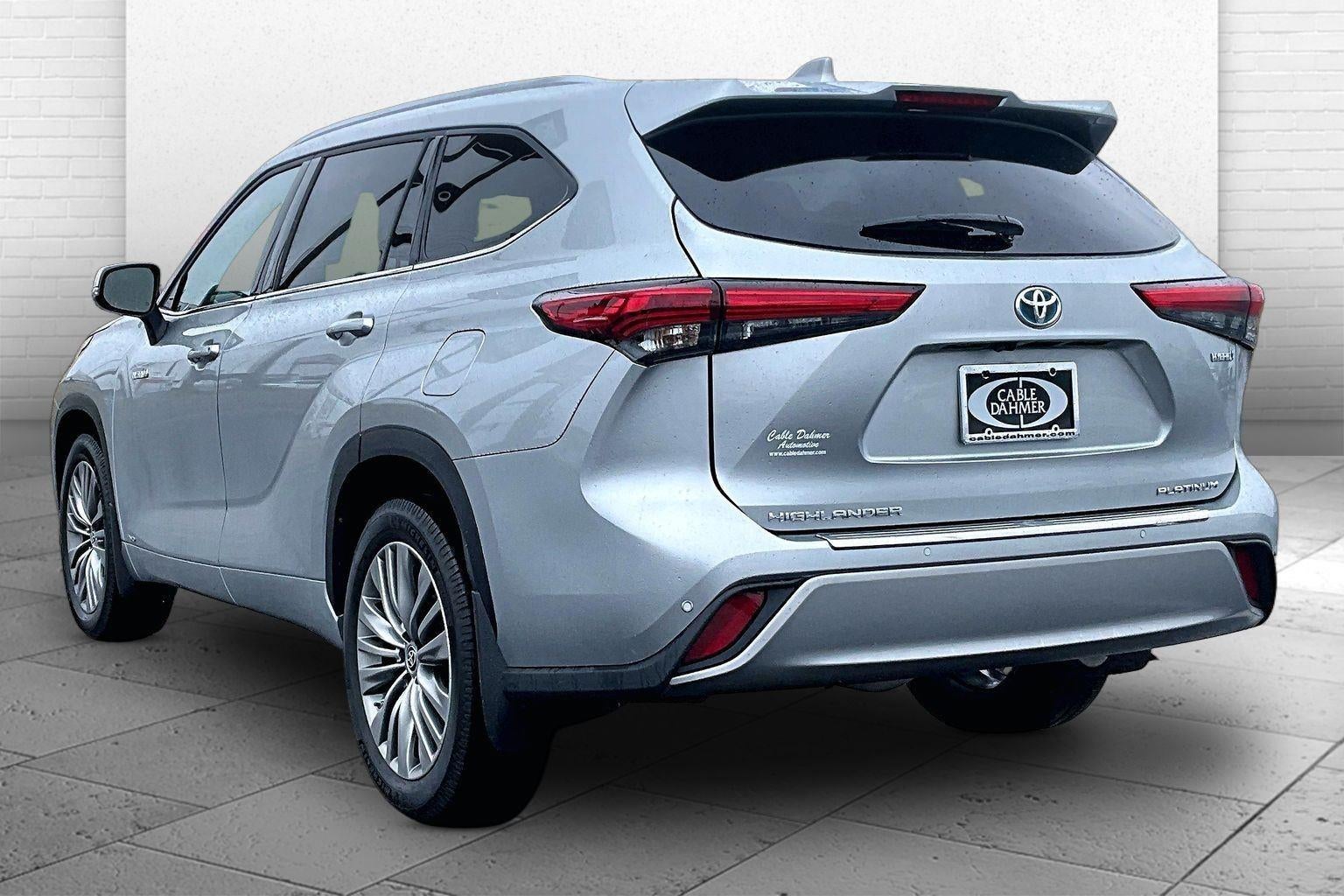 2021 Toyota Highlander Hybrid Platinum