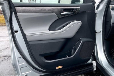 2021 Toyota Highlander Hybrid Platinum