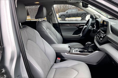 2021 Toyota Highlander Hybrid Platinum