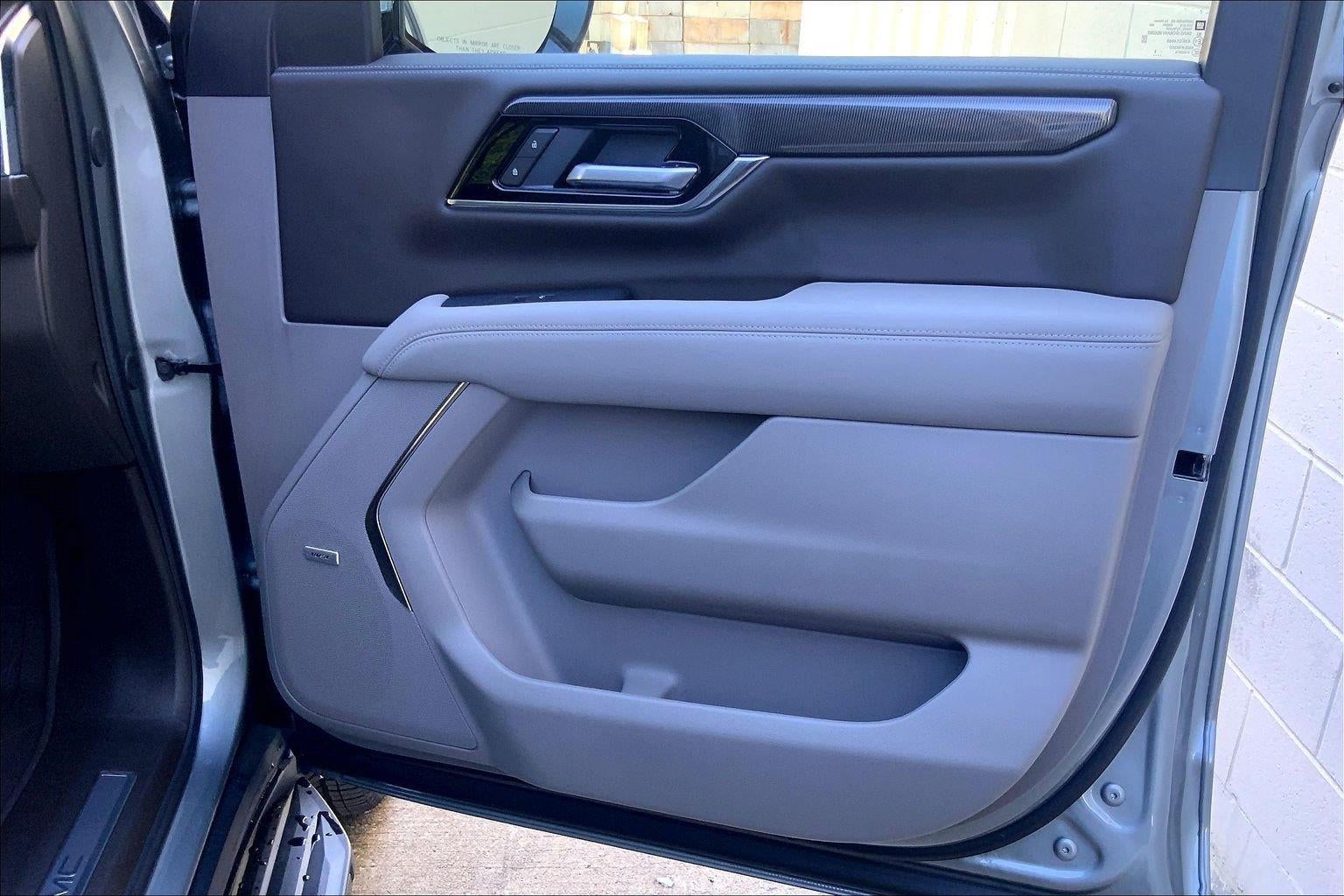 2025 GMC Yukon Elevation