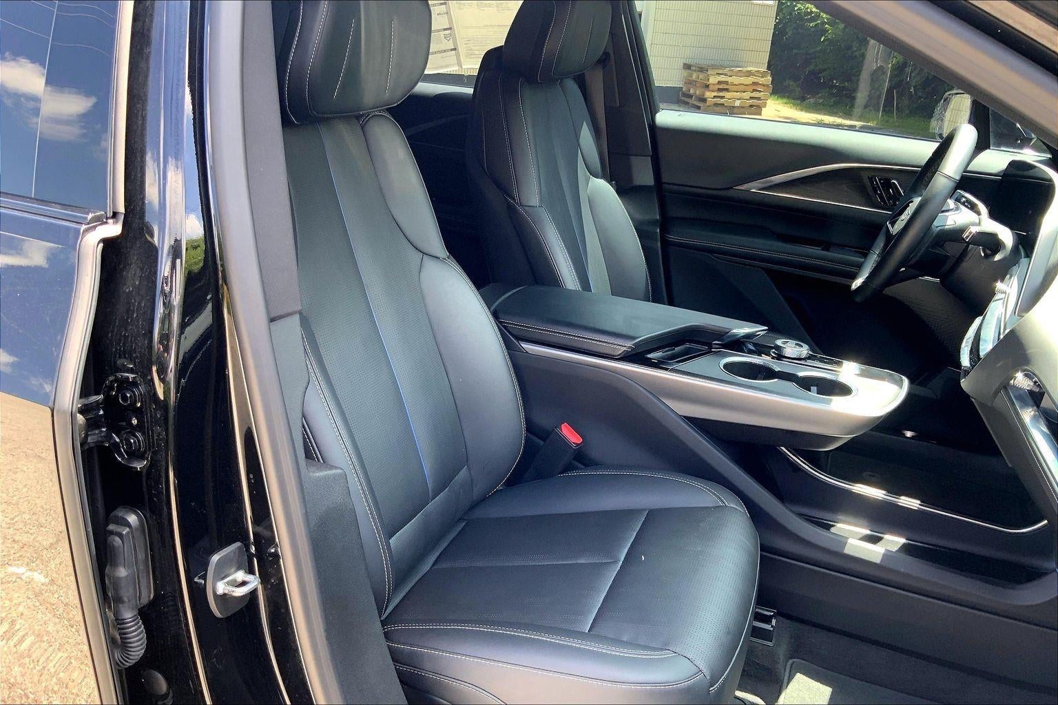 2024 Cadillac LYRIQ Luxury 1
