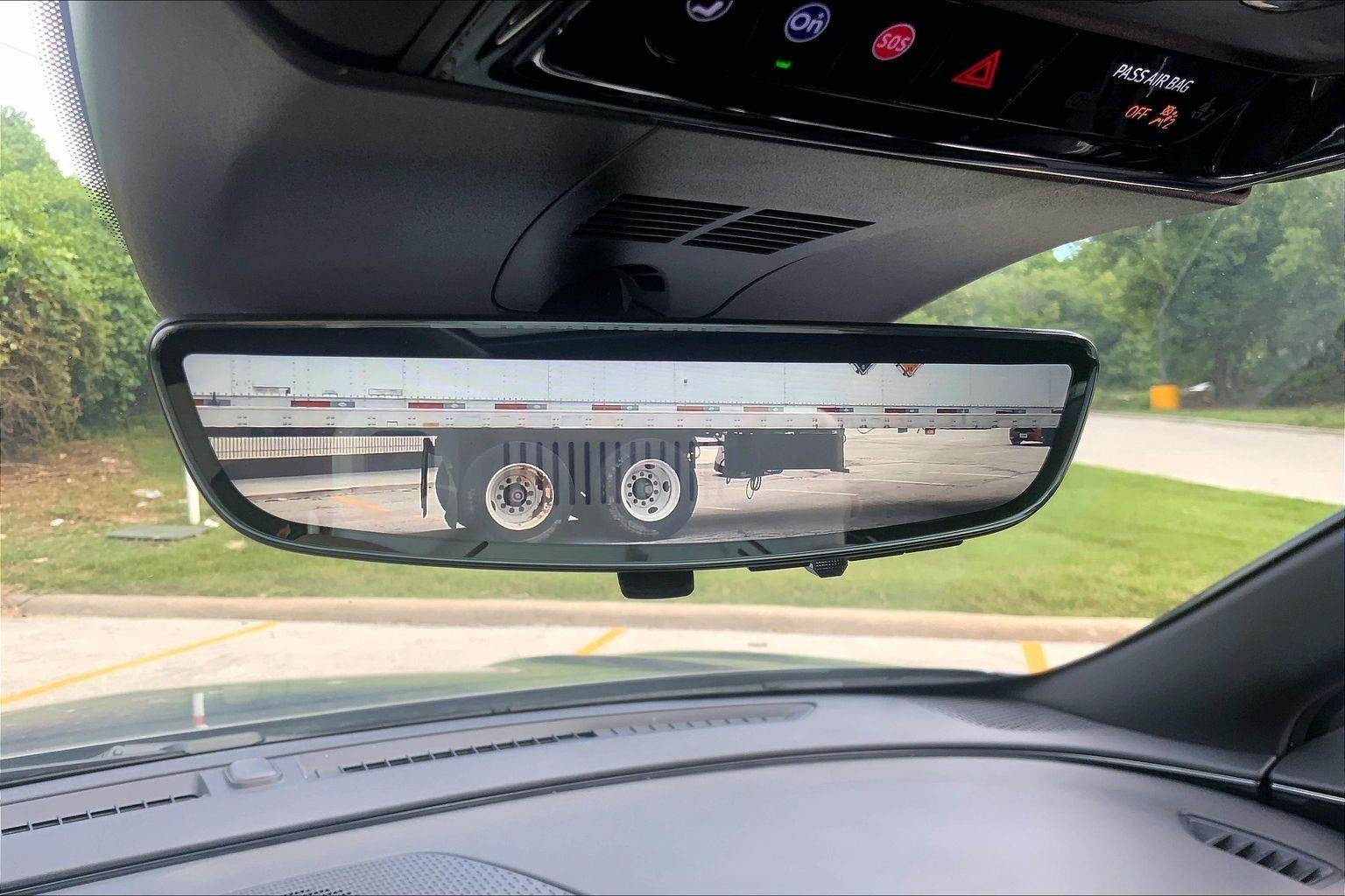 2025 Cadillac LYRIQ Luxury 3