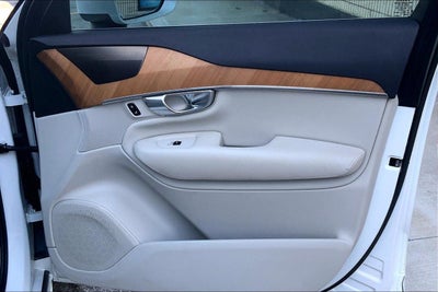 2021 Volvo XC90 Momentum