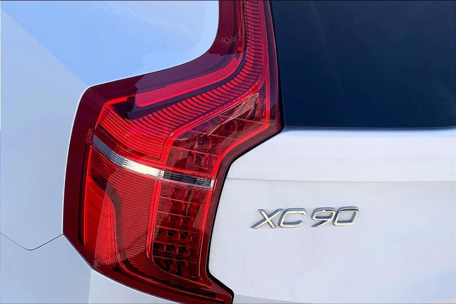 2021 Volvo XC90 Momentum