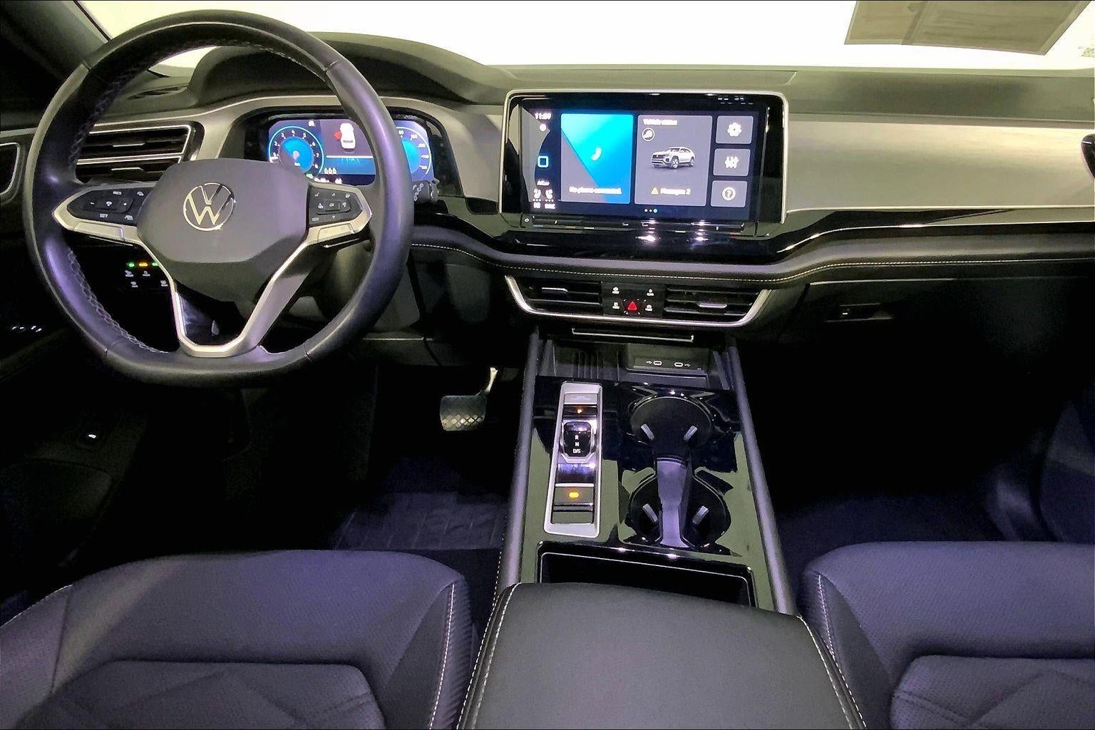 2025 Volkswagen Atlas Cross Sport 2.0T SE w/Technology