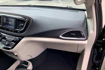 2024 Chrysler Voyager LX