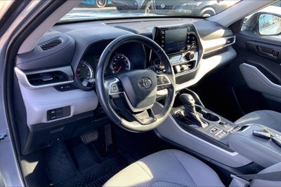 2022 Toyota Highlander LE