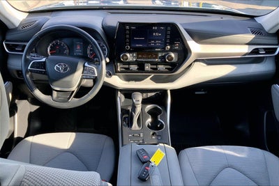 2022 Toyota Highlander LE