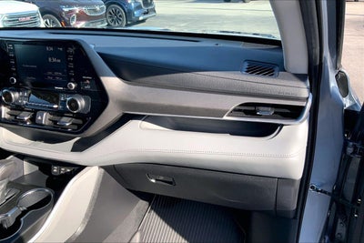 2022 Toyota Highlander LE