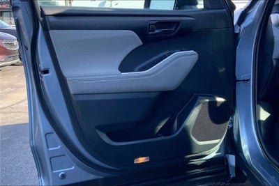 2022 Toyota Highlander LE