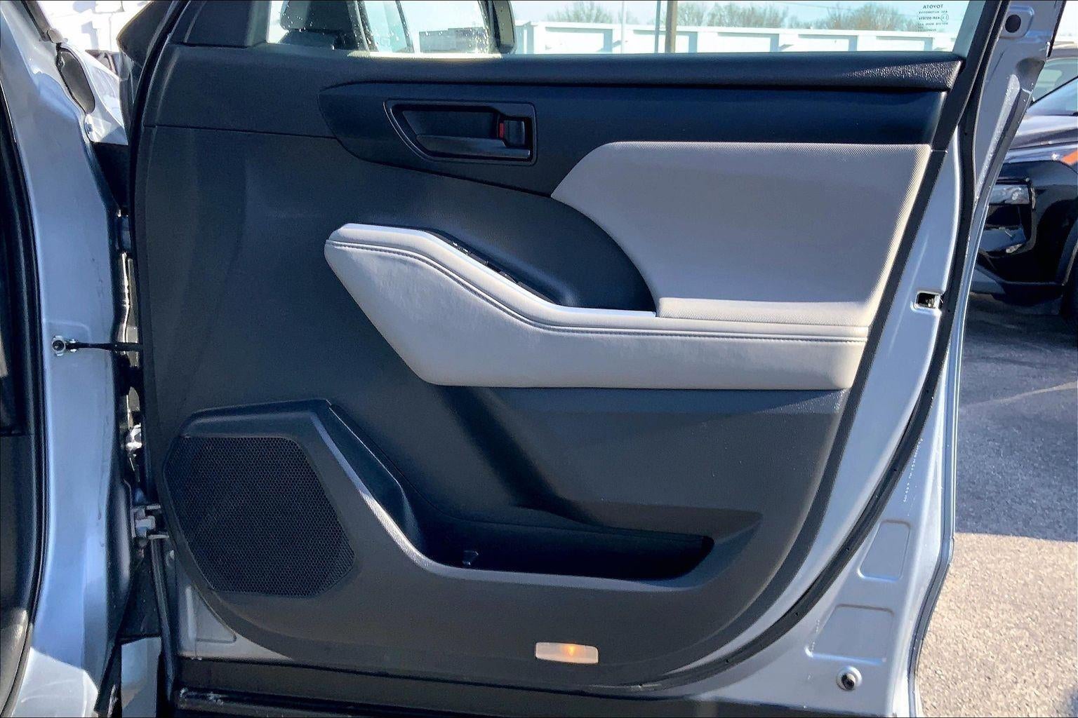 2022 Toyota Highlander LE