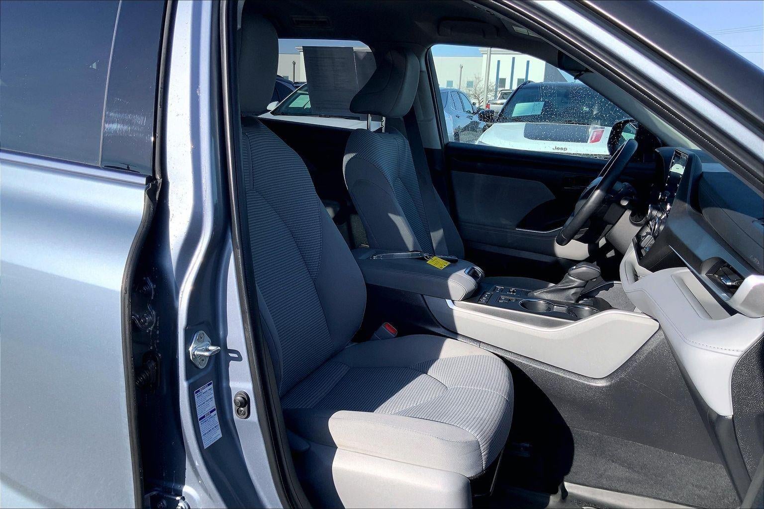 2022 Toyota Highlander LE