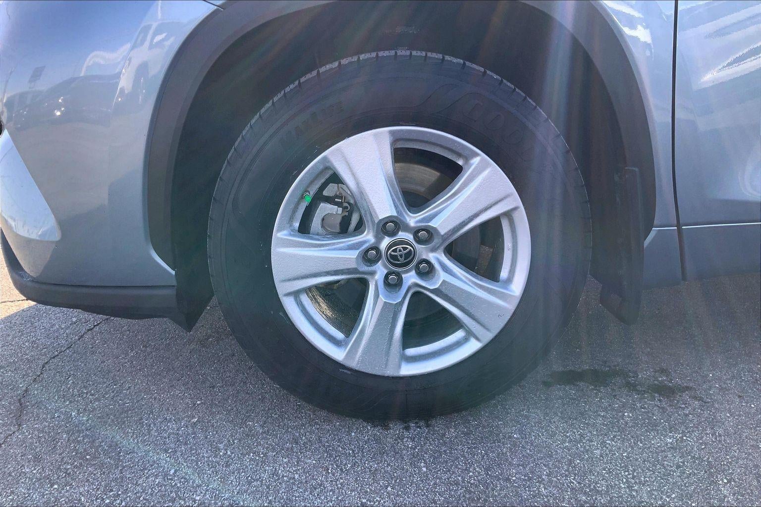 2022 Toyota Highlander LE