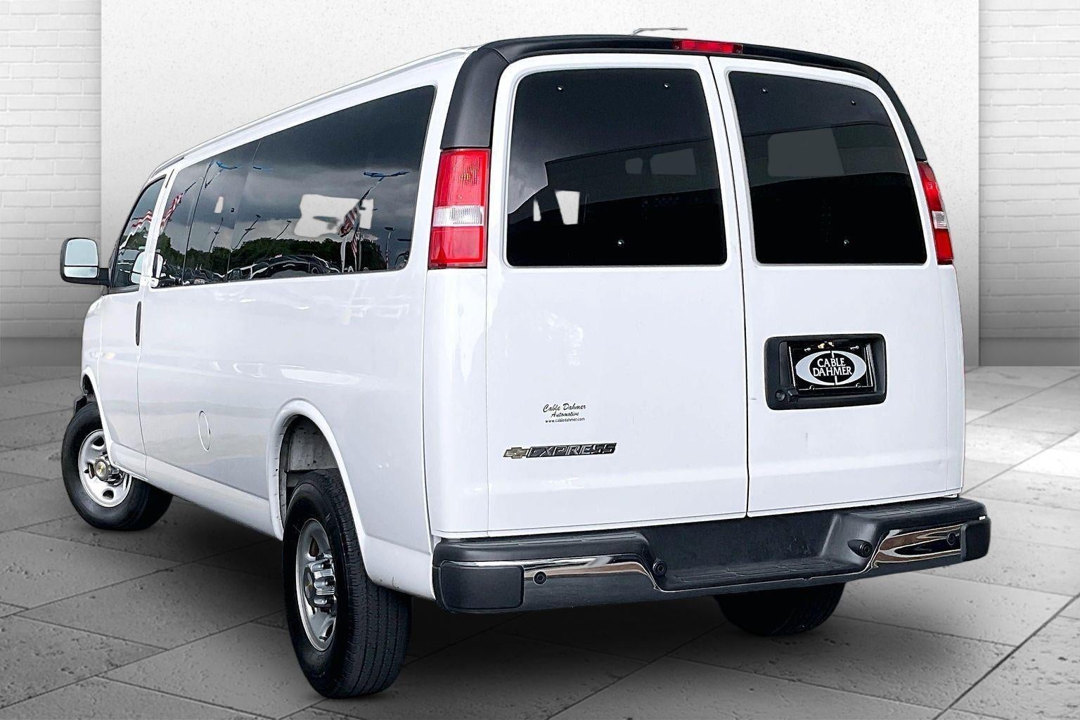 2025 Chevrolet Express Passenger 1LT