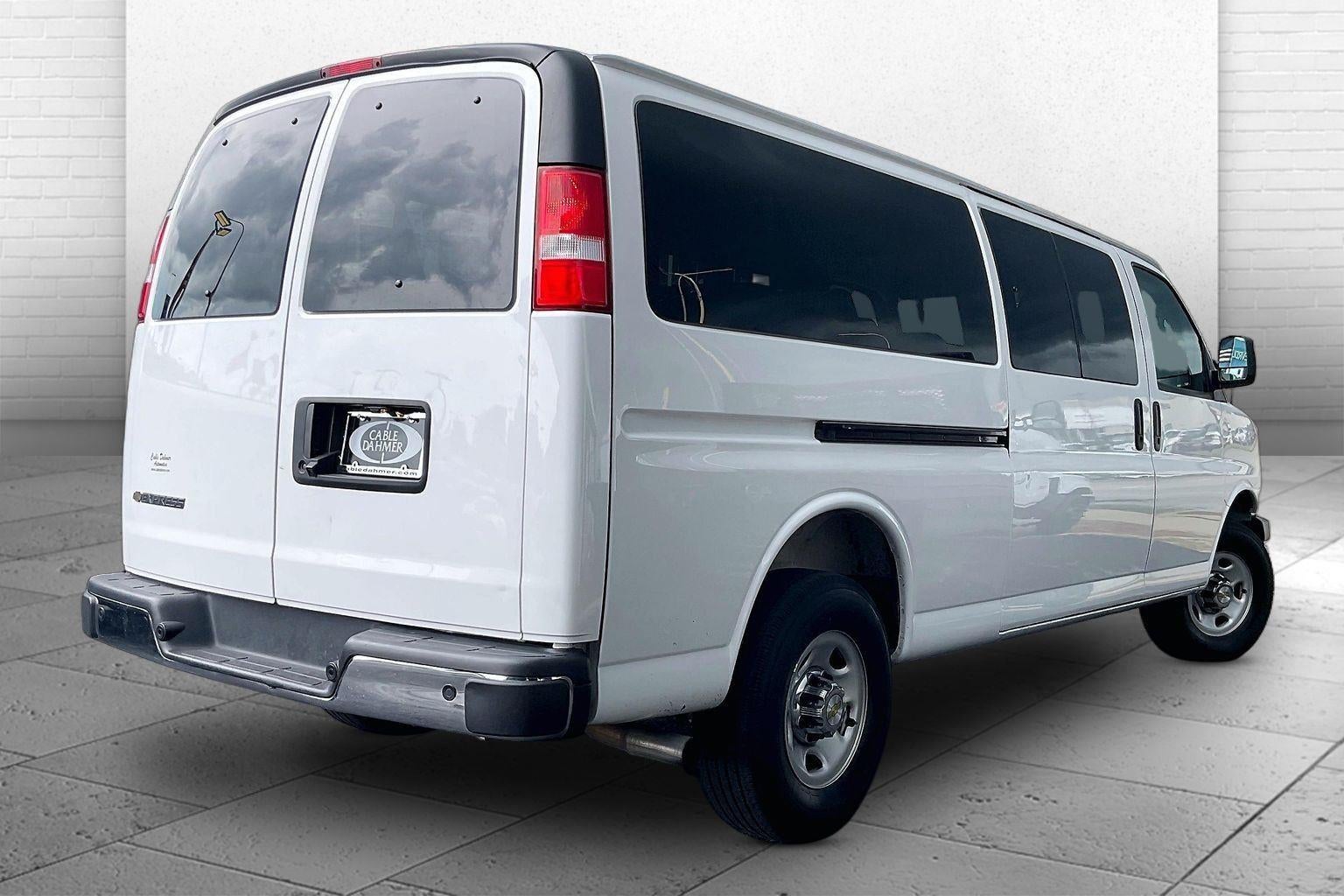 2025 Chevrolet Express Passenger 1LT