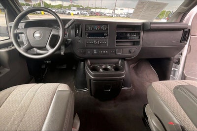 2025 Chevrolet Express Passenger 1LT