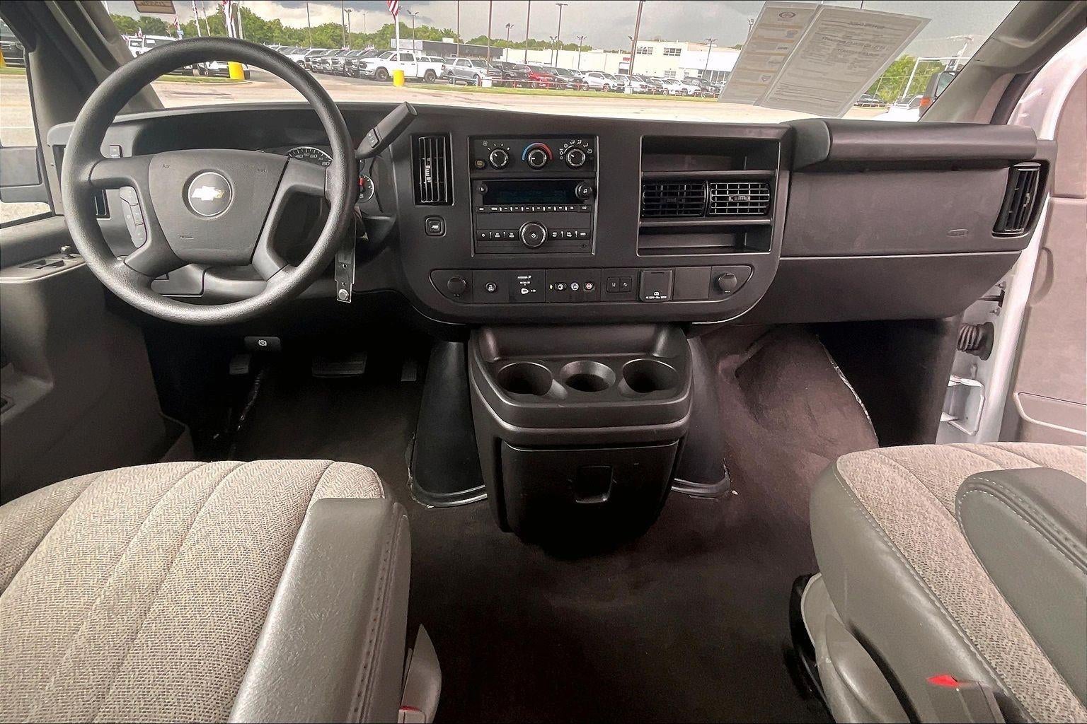 2025 Chevrolet Express Passenger 1LT