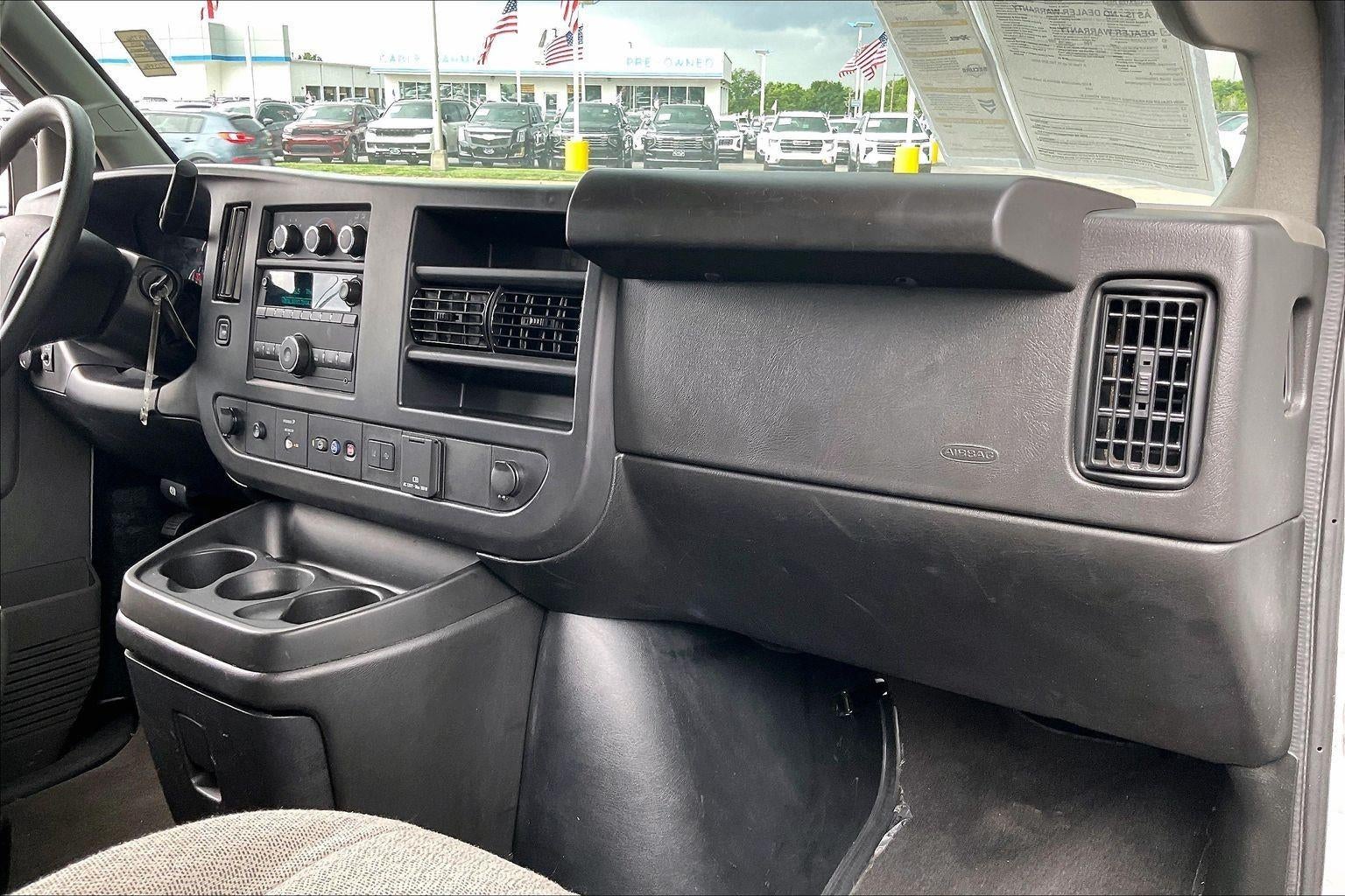 2025 Chevrolet Express Passenger 1LT