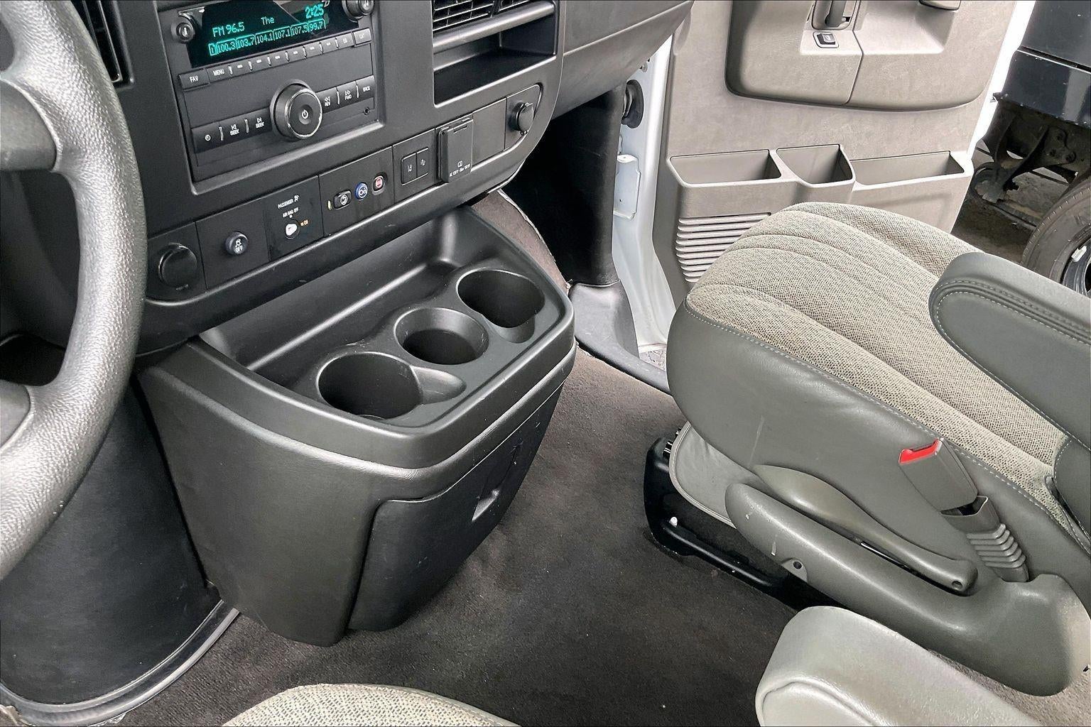2025 Chevrolet Express Passenger 1LT