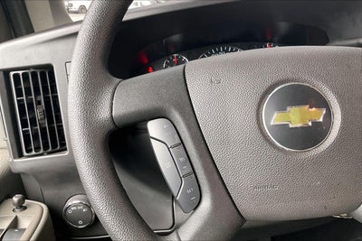 2025 Chevrolet Express Passenger 1LT