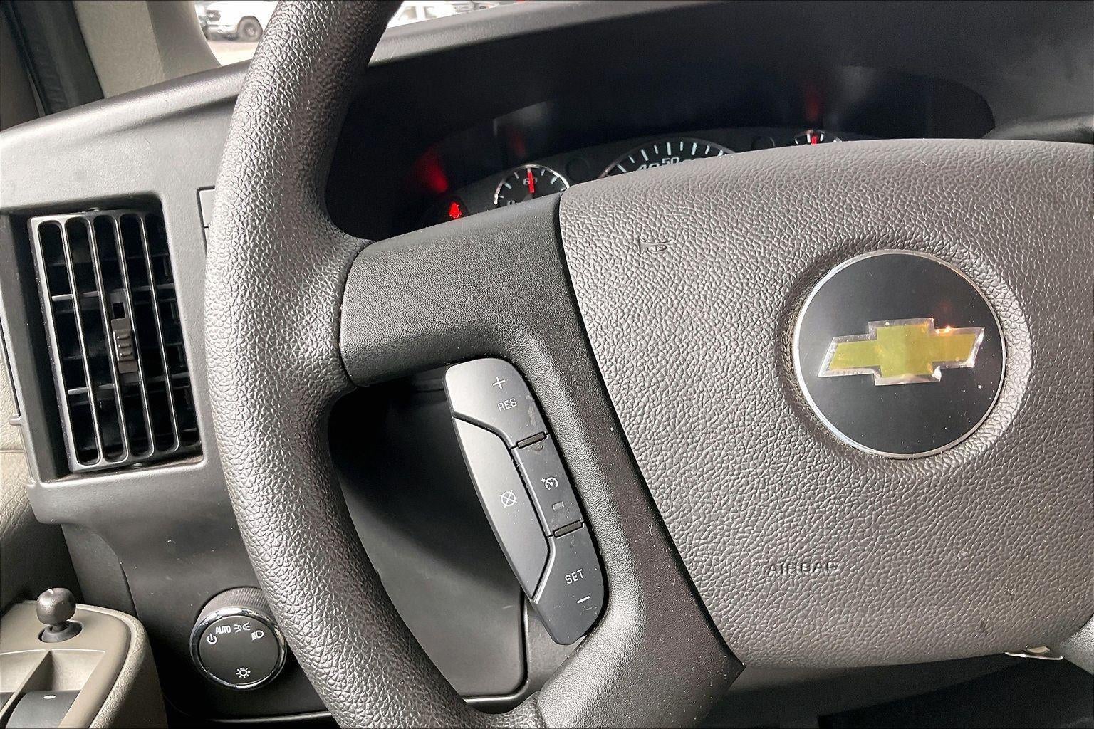 2025 Chevrolet Express Passenger 1LT