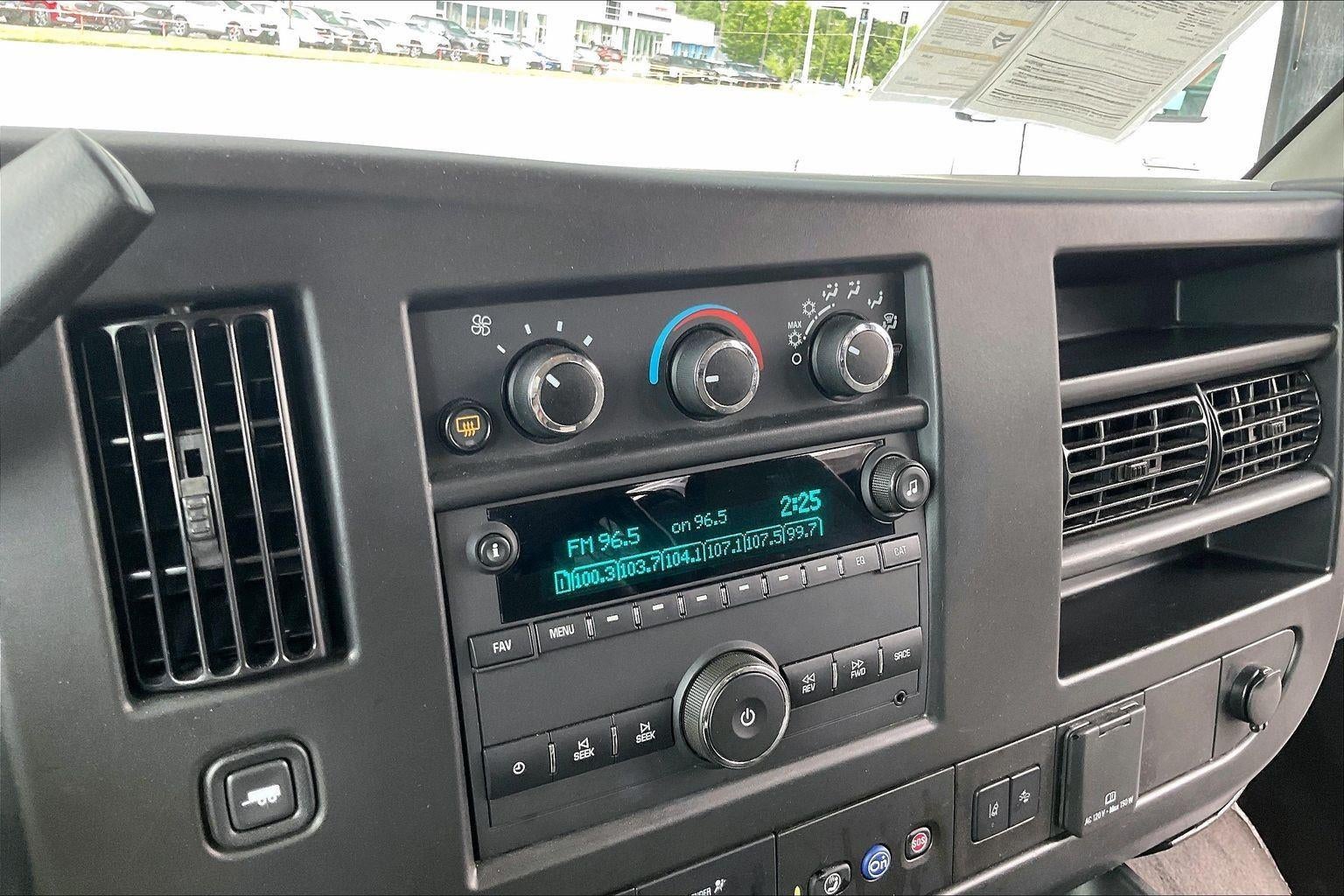 2025 Chevrolet Express Passenger 1LT